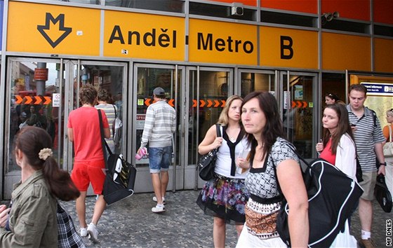Zavená stanice metra Andl (15.6.2009)