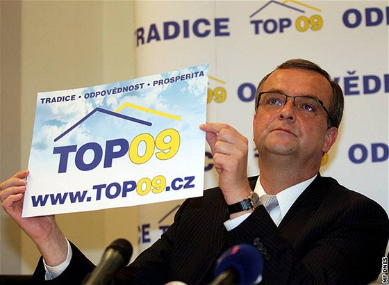 Miroslav Kalousek na tiskové konferenci strany TOP 09 v Praze (11. ervna 2009)