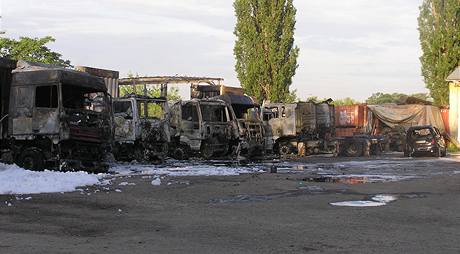 Non por v Broznkch zniil 13 taha, 11 nvs a jedno osobn auto