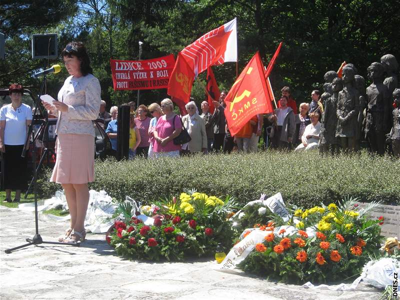 Komunistický prvod v Lidicích 12. ervna 2009