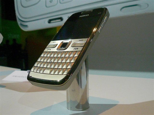 Nokia E72