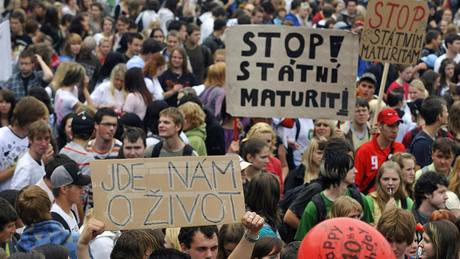 Studenti v Praze protestují proti státním maturitám. (19. 6. 2009)