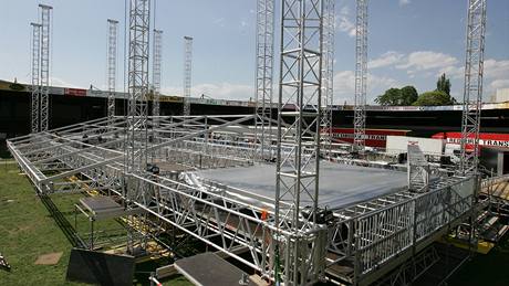 Pódium na brnnském velodromu, na nm 19. ervna vystoupí Lenny Kravitz