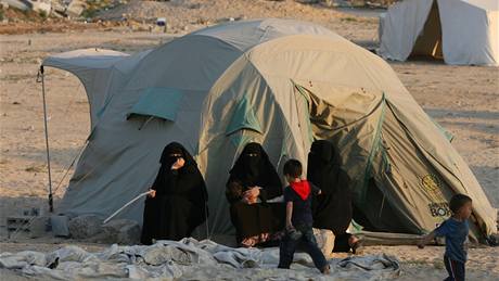 Pásmo Gazy pl roku po izraelské invazi: mnoho rodin, které pily o domovy, stále nemá kde bydlet. (27. kvtna 2009)