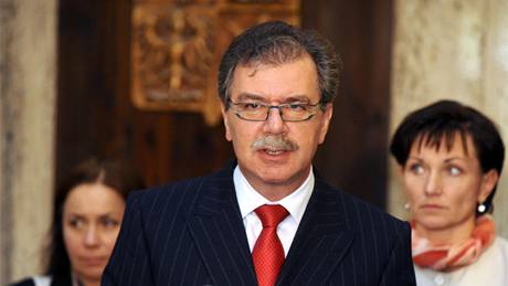 Hlavní hygienik Michael Vít a ministryně zdravotnictví Dana Jurásková informovali o průběhu onemocnění chřipkovým virem v Česku Hlavní hygienik Michael Vít a ministryně zdravotnictví Dana Jurásková informovali o průběhu onemocnění chřipkovým virem v Česku