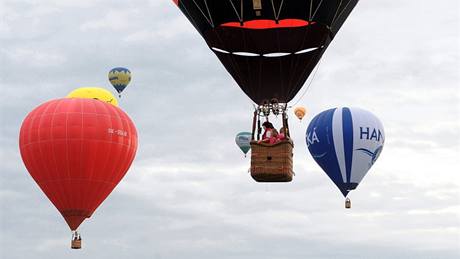 Blské balonové hemení: balony zastupující Balloon club Bílá Hlína.