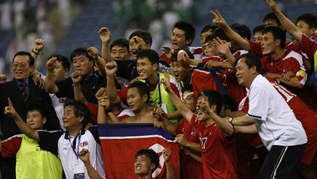RADOST. Severní Koreal slaví díky fotbalistm, kteí se probojovali na mistrovství svta.