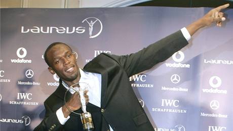 Usain Bolt s cenou Laureus a jeho slavné vítzné gesto 