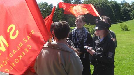 Komunistický prvod v Lidicích 12. ervna 2009