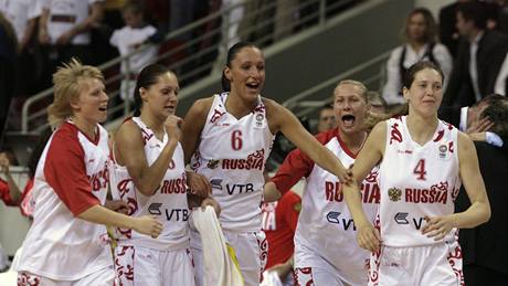Radost ruských basketbalistek po tvrtfinálové výhe nad Lotyskem