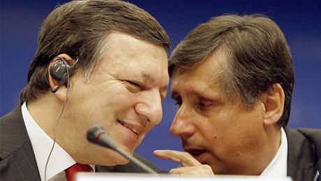 José Manuel Barroso a Jan Fischer na summitu EU v Bruselu (19. ervna 2009)