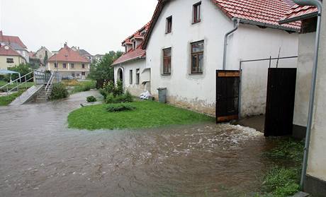 V Beneov nad ernou ka vyplavila ti domy (23. ervna 2009)