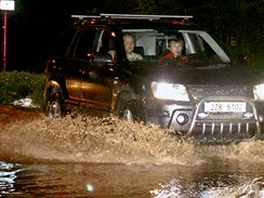 Zaplaven Zaovsk ulice ve Valaskm Mezi. (24. ervna 2009)