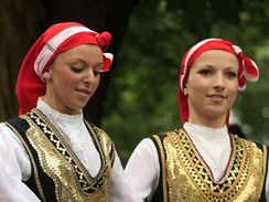 Folklorn festival Strnice zaal ve tvrtek pehldkami zahraninch soubor. Hlavn program vypukne o vkendu