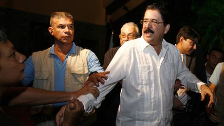 Sesazený honduraský prezident Zelaya po píjezdu do Kostariky (28. ervna 2009)
