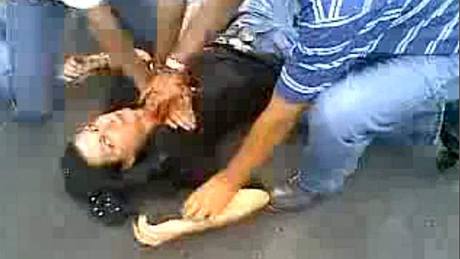 Amatérský zábr na umírající Íránku Nedu (20. ervna 2009)