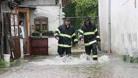 V Beneov nad ernou íka vyplavila ti domy (23. ervna 2009)