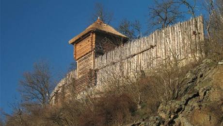 rekonstrukce slovanského hradit v Netolicích