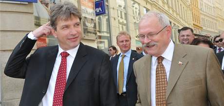 Brnnsk primtor Roman Onderka, slovensk prezident Ivan Gaparovi.