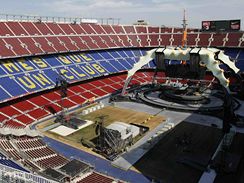 Ppravy na koncert U2 v Barcelon