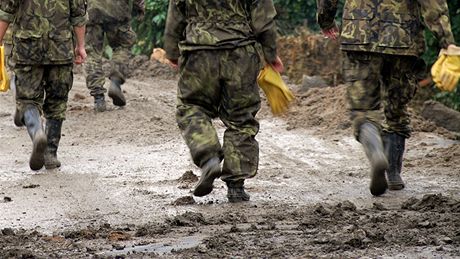 Armáda si získala dvru lidí napíklad pi odklízení následk povodní, které v posledních letech eskou republiku opakovan zasáhly.