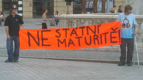 Studenti protestovali proti státním maturitám.