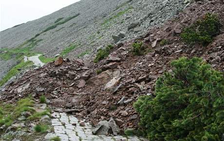 Lavina bahna a kamení na Jubilejní cest (2. ervence 2009)