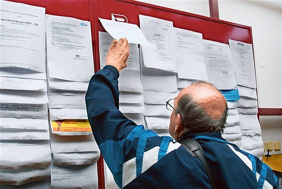 Loni v ervenci bylo v celé evropské osmadvacítce bez práce 10,2 procenta obyvatel. 