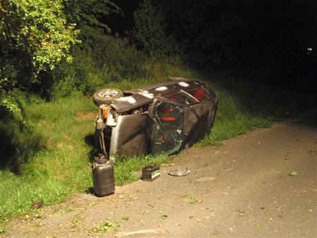 Nehoda osobnho vozu u Teovic na Zlnsku