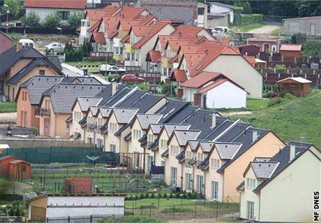 Satelitní msteko v Lánech. Lidé chtjí více ne jen malé domky na miniaturních pozemcích