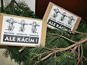 Protestn akce proti kcen strom na Hornkov: Nesehnut pilo na brnnsk odbor ivotnho prosted s vtvemi a transparenty 
