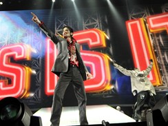 Zpvk Michael Jackson pi poslednch zkoukch 23. ervna 2009 ve Staples Center