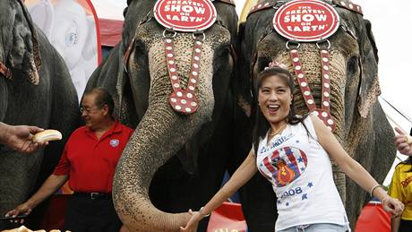 Sout v pojídání emlí mezi lidmi a slony, která se uskutenila na brooklynském Coney Islandu, vyhráli sloni. (4.7.2009)