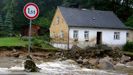 Následky povodní po pívalovém deti z pátku na sobotu v obci Buková (28.ervna 2009)