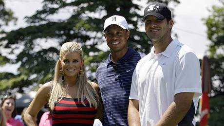 Jessica Simpsonová, Tiger Woods a Tony Romo ped turnajem AT&T National. 