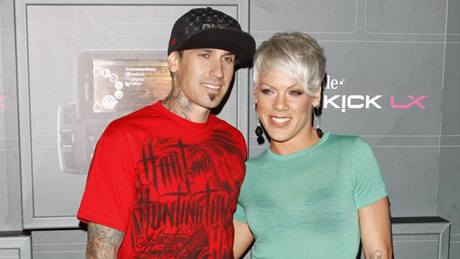 Pink a Carey Hart