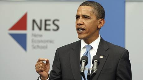 Barack Obama pi projevu v Nové ekonomické kole v Moskv ( 7. ervence 2009)
