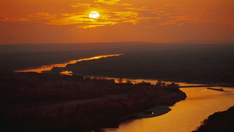 Dolní Rakousko - západ slunce nad Dunajem