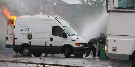 Nepokoje ve tvrti Ardoyne v severnm Belfastu. (13. ervence 2009)