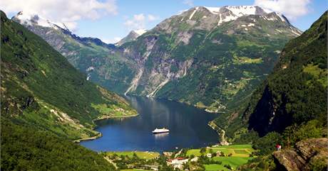 Geirangerfjord v jihozápadním Norsku je jedním z nejoblíbenjích turistických míst v zemi. Ilustraní foto.