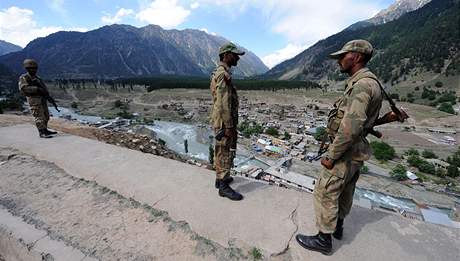 Pákistántí vojáci hlídají oblast kolem Mingory, hlavního stediska v údolí Svát