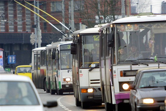 V Pardubicích vám MHD nevezme kolo ani do poloprázdného autobusu.