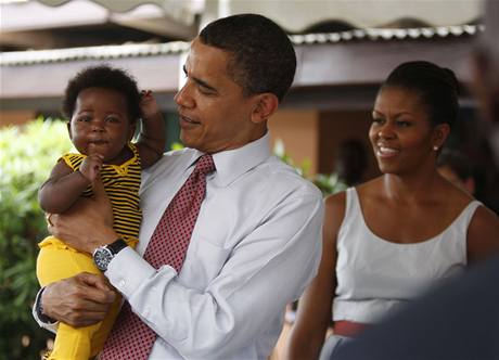 Americk prezident Barack Obama na nvtv nemocnice v ghansk Akke (11. ervence 2009)
