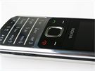 Recenze Nokia 6700 telo