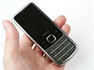 Recenze Nokia 6700 telo