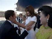Francouzsk prezident Nicolas Sarkozy s manelkou Carlou Bruniovou (14. ervence 2009)