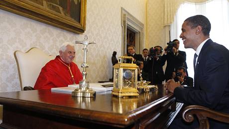 Barack Obama a pape Benedikt XVI. (10. ervence 2009)