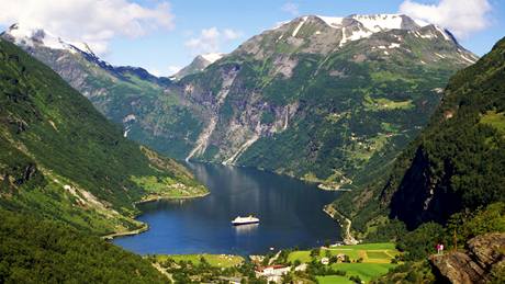 Geirangerfjord v jihozápadním Norsku je jedním z nejoblíbenjích turistických míst v zemi. Ilustraní foto.