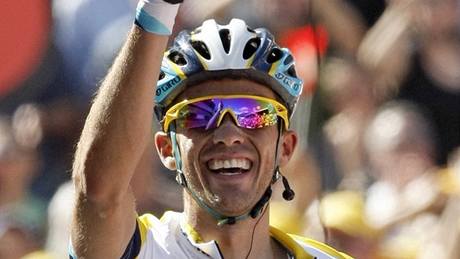 JSEM JEDNIKA. Alberto Contador slaví triumf v 15. etap Tour de France a posun celkového vedení. A utnul spekulace o tom, kdo je v Astan lídrem