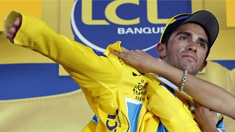 Alberto Contador a lutý trikot